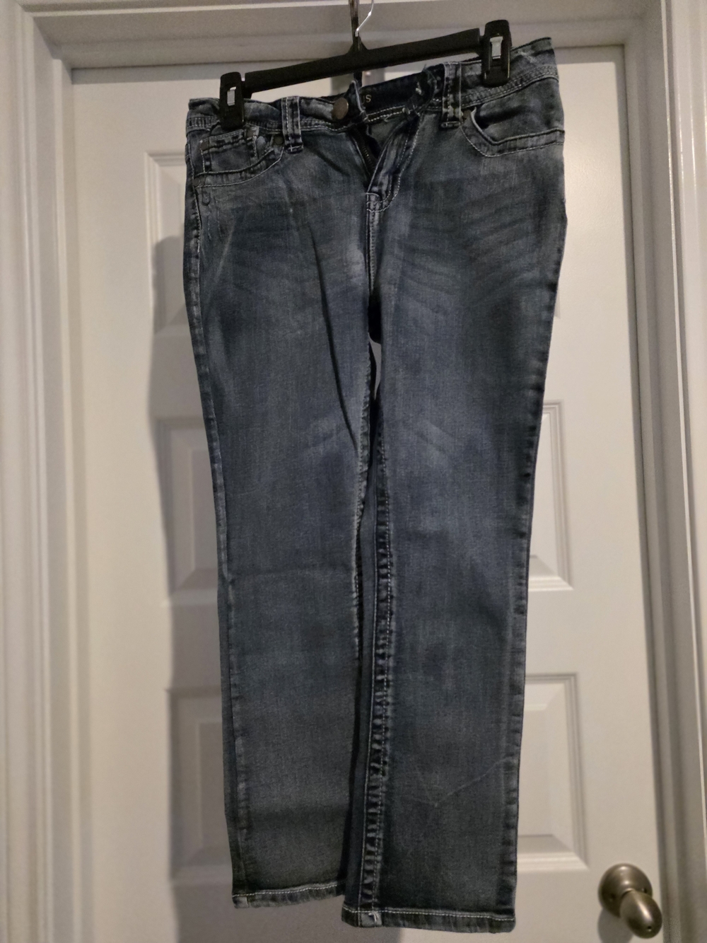 VENUS Dark Wash Cropped Capri Jeans